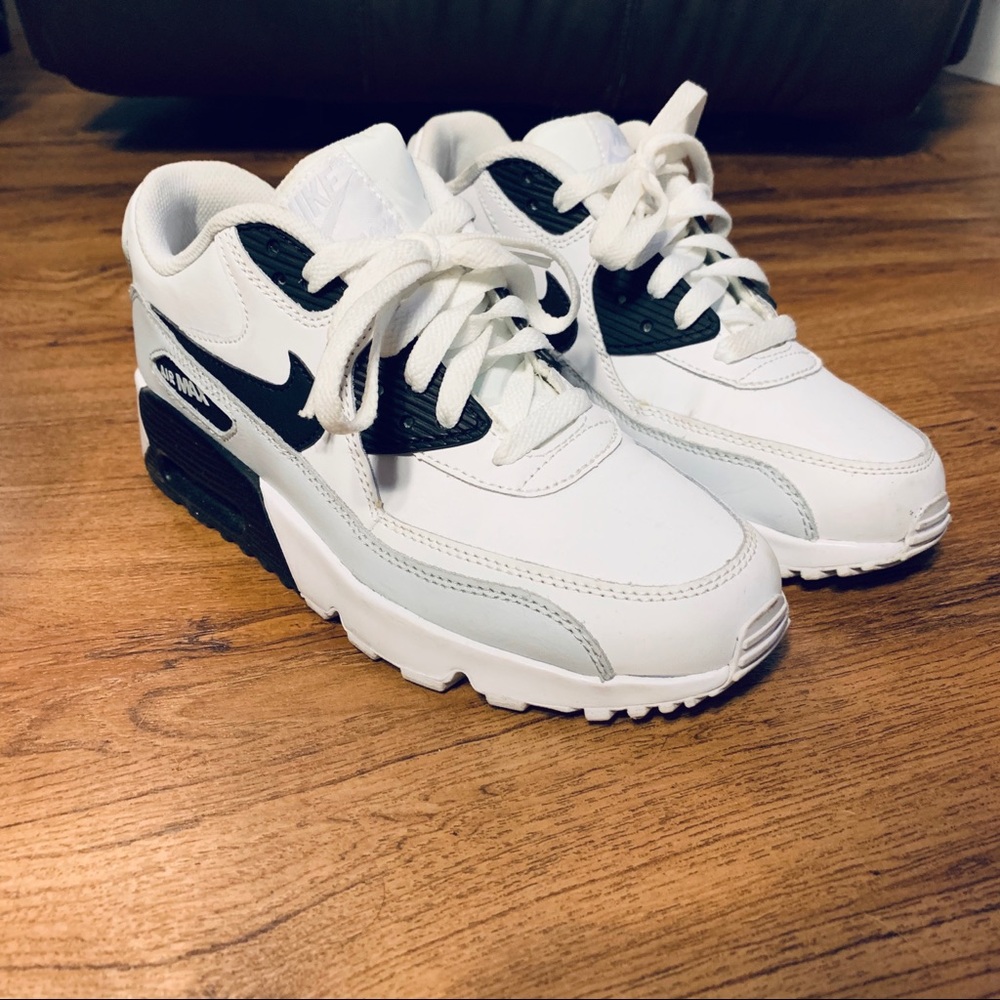 Nike Air Max 90 Youth Size 6 (Women’s Size 8)